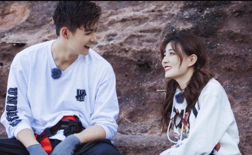 在恋爱综艺里吃瓜男主,男主吃瓜背后的甜蜜真相