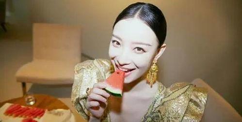 倪妮吃瓜照片,瓜王降临！