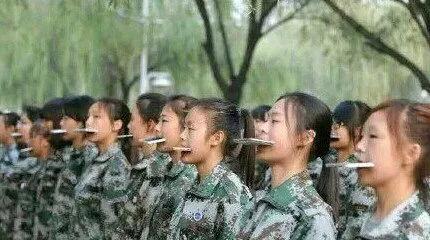 浙江教官吃瓜视频,揭秘军营里的“另类”娱乐